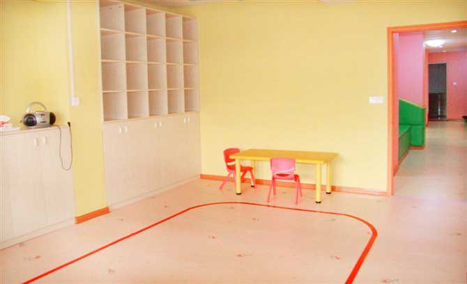 幼兒園地板企業生產成本上升_漲價又怕市場不買賬